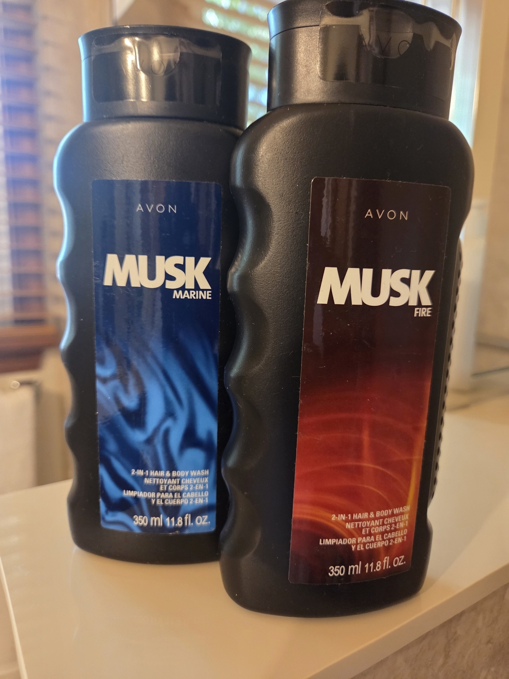Avon Musk Marine & Musk Fire 2-in-1 Hair & Body Wash Duo (blue, red)